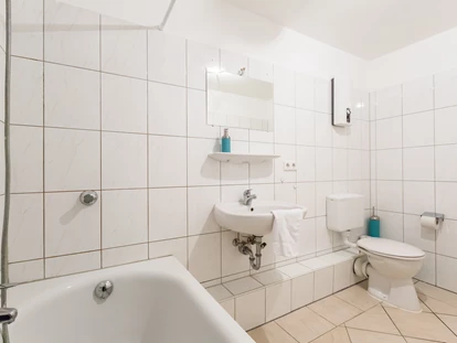 Monteurwohnung - TV - Deutschland - Badezimmer, HomeRent Unterkunft in Düsseldorf - HomeRent in Düsseldorf