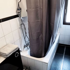 Monteurzimmer: Badezimmer, HomeRent Unterkunft in Hürth - HomeRent in Hürth, Brühl, Wesseling