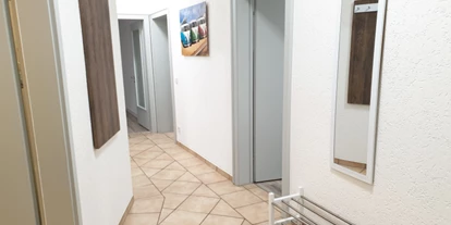 Monteurwohnung - Badezimmer: eigenes Bad - Münsterland - Flur, HomeRent Unterkunft in Bedburg-Hau - HomeRent in Bedburg-Hau bei Kleve