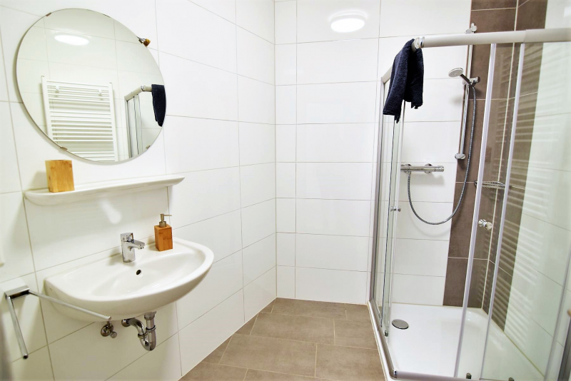 Monteurzimmer: Badezimmer, HomeRent Unterkunft in Bedburg-Hau - HomeRent in Bedburg-Hau bei Kleve