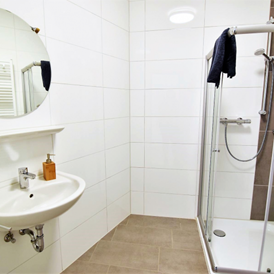 Monteurzimmer: Badezimmer, HomeRent Unterkunft in Bedburg-Hau - HomeRent in Bedburg-Hau bei Kleve