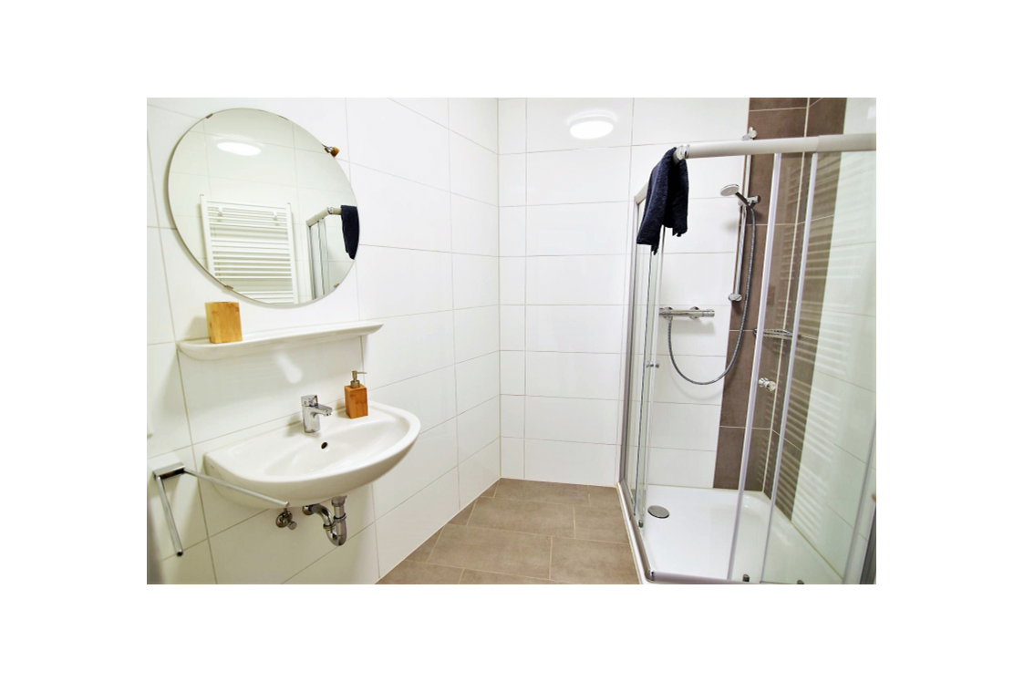 Monteurzimmer: Badezimmer, HomeRent Unterkunft in Bedburg-Hau - HomeRent in Bedburg-Hau bei Kleve
