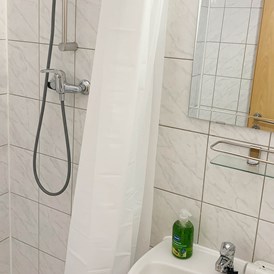 Monteurzimmer: Badezimmer, HomeRent Unterkunft in Celle - HomeRent in Celle bei Hannover