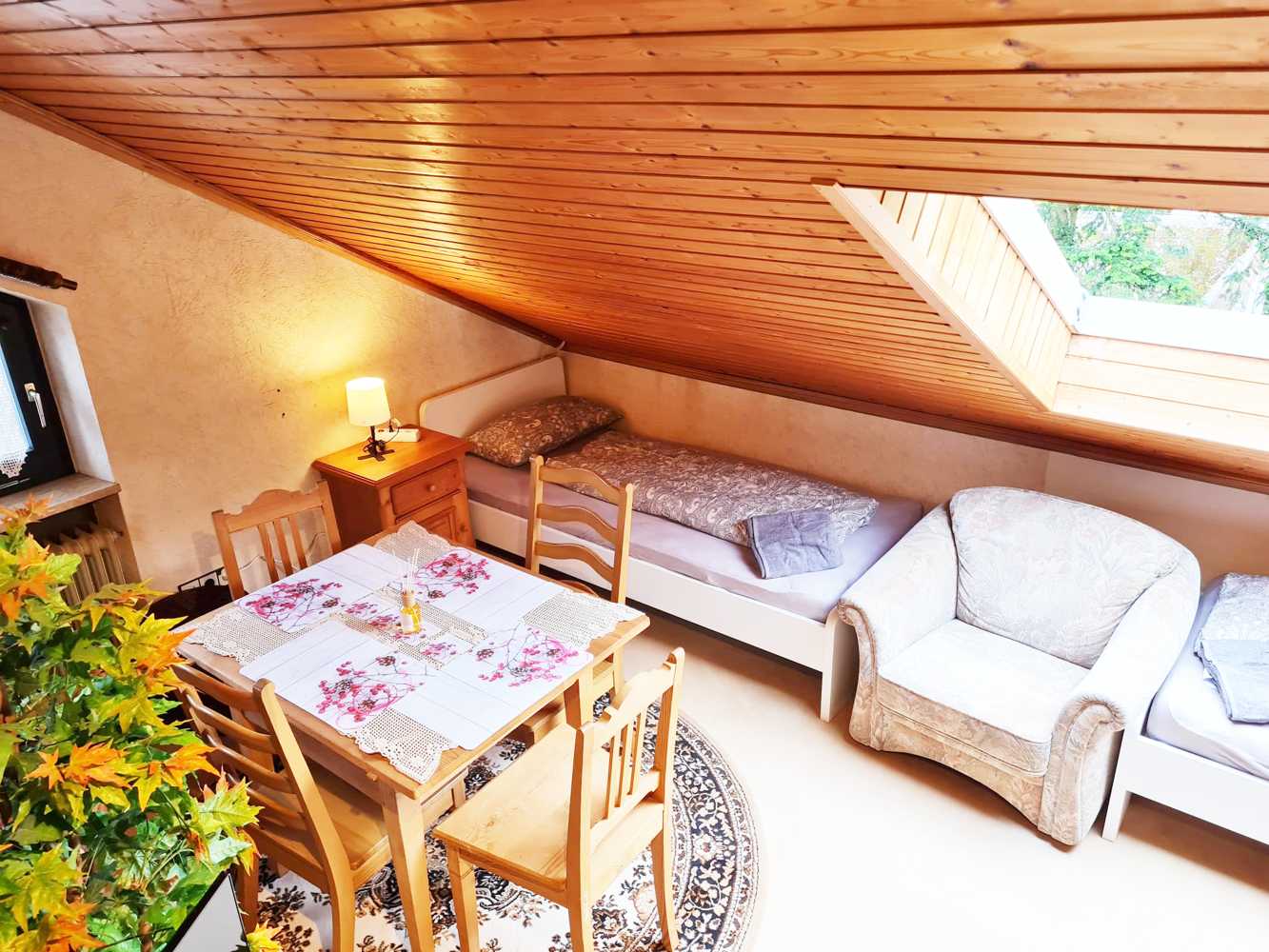 Monteurwohnung - Bettwäsche: Bettwäsche inklusive - Bayern - Schlafzimmer, HomeRent Unterkunft in Langenloh - HomeRent in Langenloh