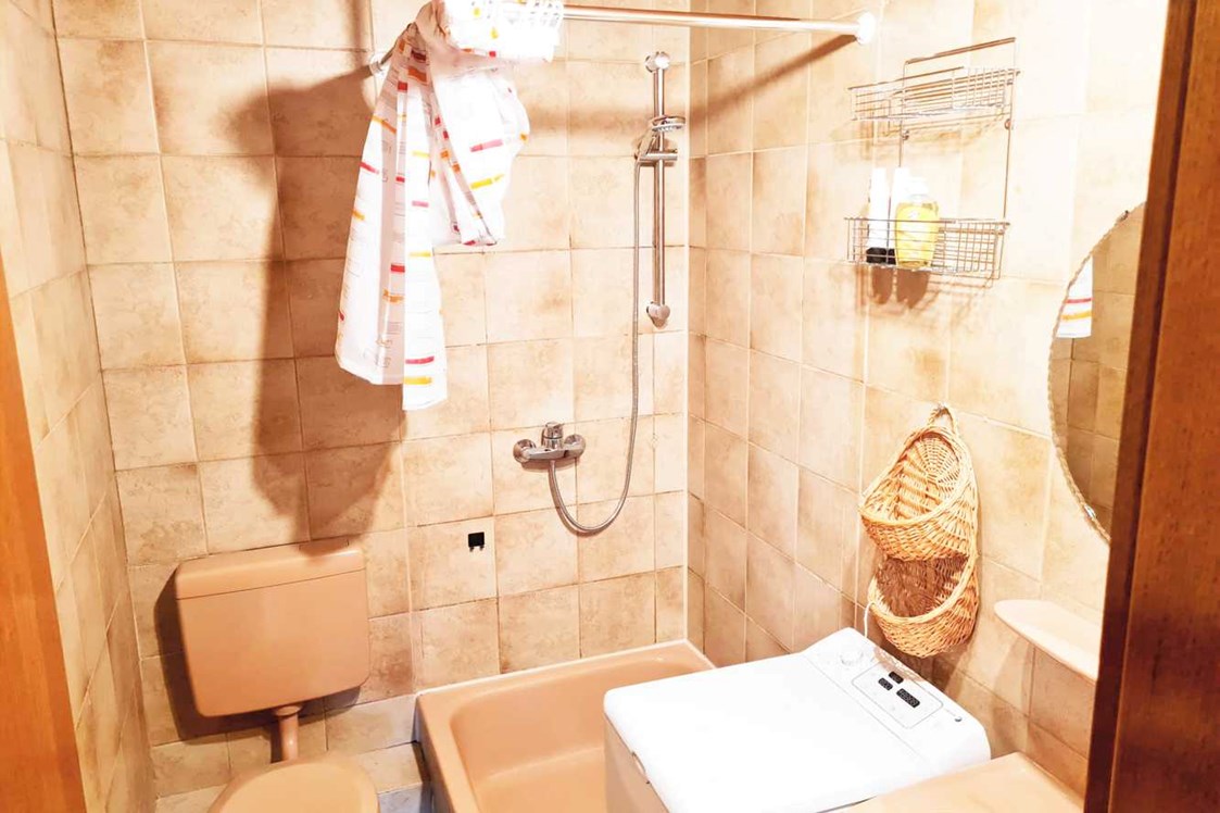 Monteurzimmer: Badezimmer, HomeRent Unterkunft in Langenloh - HomeRent in Langenloh