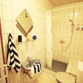 Monteurzimmer: Badezimmer, HomeRent Unterkunft in Bad Endorf - HomeRent in Bad Endorf 