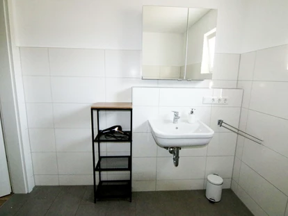 Monteurwohnung - TV - Deutschland - Badezimmer, HomeRent Unterkunft in Ingolstadt - HomeRent in Ingolstadt Vohburg, Adelschlag, Großmehring