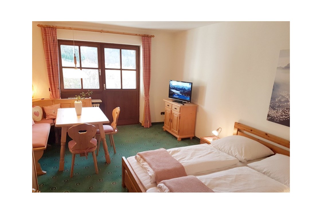 Monteurzimmer: Schlafzimmer, HomeRent Unterkunft in Aschau am Chiemsee  - HomeRent in Aschau