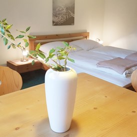 Monteurzimmer: Schlafzimmer, HomeRent Unterkunft in Aschau am Chiemsee  - HomeRent in Aschau