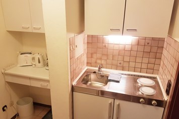 Monteurzimmer: Küche, HomeRent Unterkunft in Aschau am Chiemsee  - HomeRent in Aschau