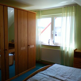 Monteurzimmer: Schlafzimmer 3 - Ferienwohnung-Nickel, Niemetal