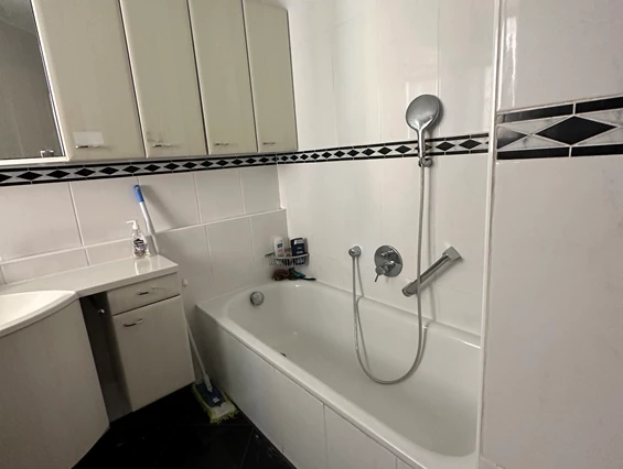 Monteurzimmer: Montagewohnung "Kleine Auszeit" Monteurzimmer 8 Zimmer zentral