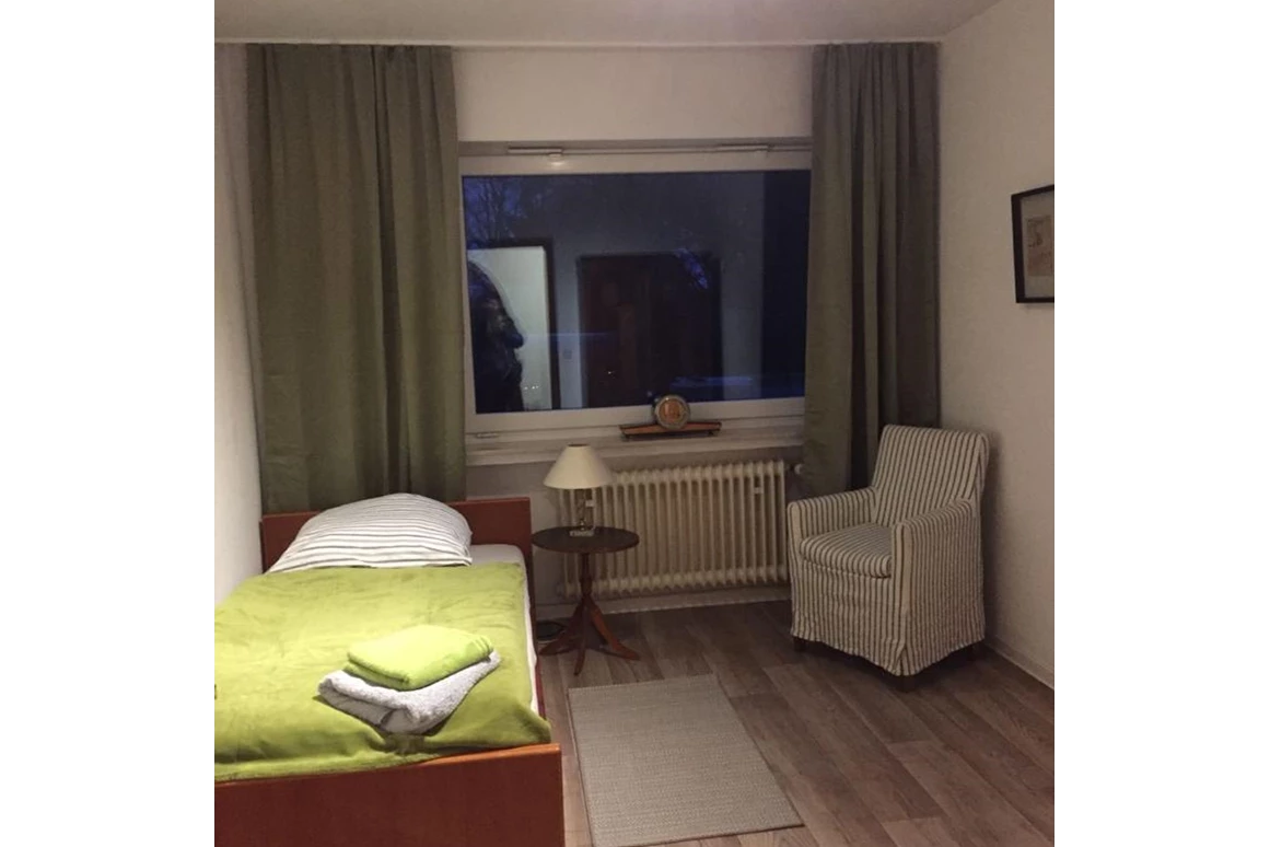 Monteurzimmer: Montagewohnung "Kleine Auszeit" Monteurzimmer 8 Zimmer zentral