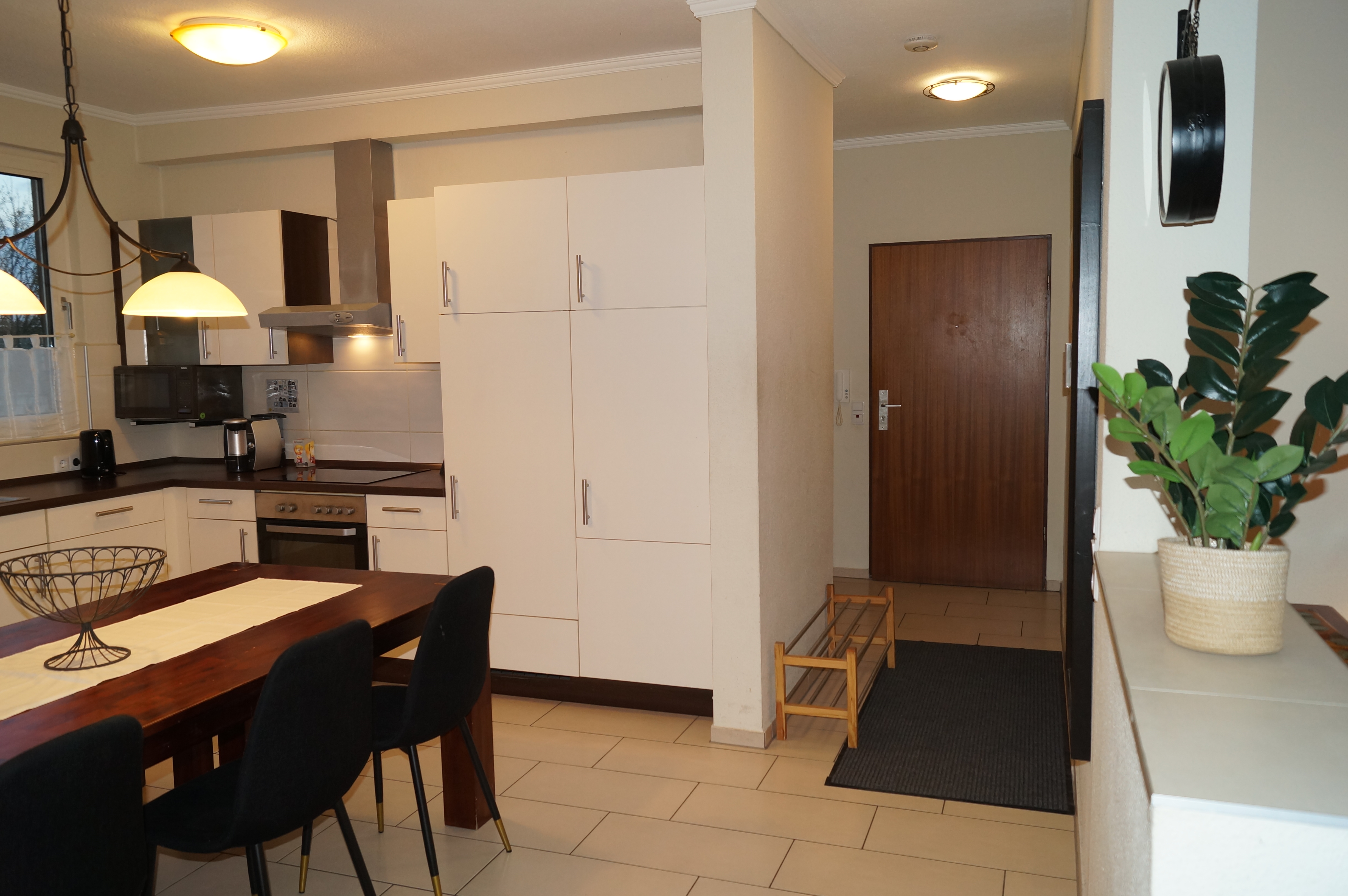 Monteurwohnung - Butjadingen Fedderwardersiel - Küche und Essbereich - Entspannte Auszeit in Bremerhaven - perfekt gelegen & gut ausgestattet für 4 Personen