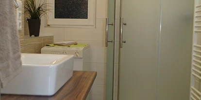 Monteurwohnung - Bettwäsche: Bettwäsche gegen Gebühr - Deutschland - Badezimmer - Entspannte Auszeit in Bremerhaven - perfekt gelegen & gut ausgestattet für 4 Personen