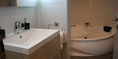Monteurwohnung - Uslar - Whirlpool Solling-Lounge I - Solling-Lounge