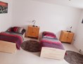 Monteurzimmer: 3er Bett Zimmer, einfach ausgestattet inkl. Bettwäsche - Monteurunterkunft für bis zu 5 Personen