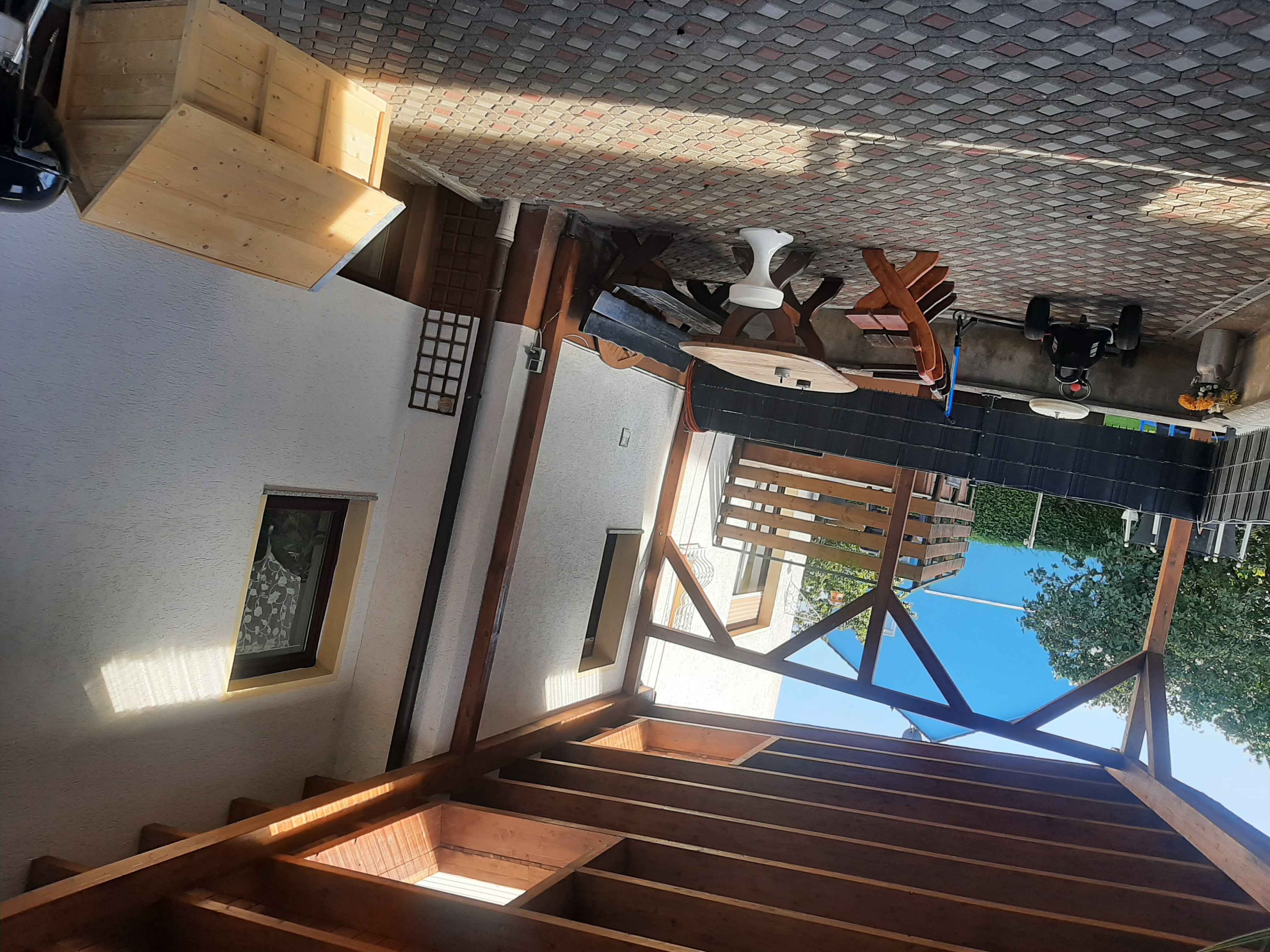 Monteurzimmer: Sommerecke im überdachten Bereich  - Monteurunterkunft für bis zu 5 Personen