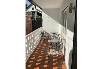 Monteurzimmer: Balkon zu 3 Einzelbettzimmer  - Eddy  