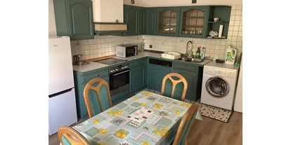 Monteurwohnung - PLZ 36251 (Deutschland) - Gemeinsame Küche voll ausgestattet…
Spülmaschine, Waschmaschine, Kombikühlschrank, Mikrowelle, Filterkaffeemaschine, Tassimo Kapselmaschine, Wasserkocher, Toster, Gewürze, ÖL, Mehl , Tee etc. alles vorhanden. - Eddy