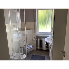 Monteurzimmer: Gemeinsames Bad mit Dusche, Bidet.. - Eddy  