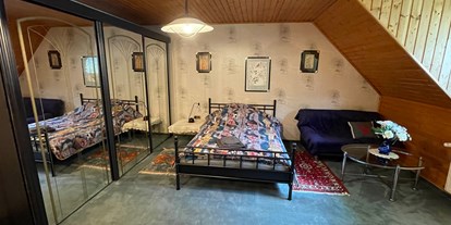 Monteurwohnung - Bettwäsche: keine Bettwäsche - Einzelzimmer Nr 2, inkl. Tv und Couch - komplett möbliert - Martinz & Mitbesitzer Zimmervermietung