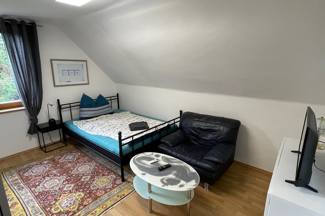 Monteurzimmer: Einzelzimmer Nr 4 mit TV - komplett möbliert - Martinz & Mitbesitzer Zimmervermietung