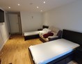 Monteurzimmer: Schlafzimmer ausgestattet mit zwei Einzelbetten - Appartement 2 in Waldesruh ab 3 Monaten