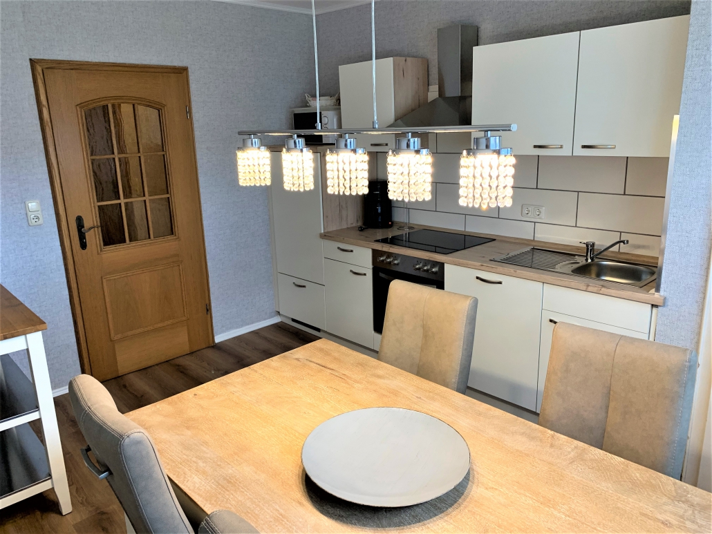 Monteurzimmer: Esstisch in der Küche. - ANDY NORDSEE: 2 Schlafzimmerwohnung im Urlaubsparadies