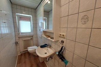 Monteurzimmer: Badezimmer - ANDY NORDSEE: 2 Schlafzimmerwohnung im Urlaubsparadies