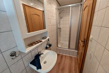 Monteurzimmer: Badezimmer - ANDY NORDSEE: 2 Schlafzimmerwohnung im Urlaubsparadies