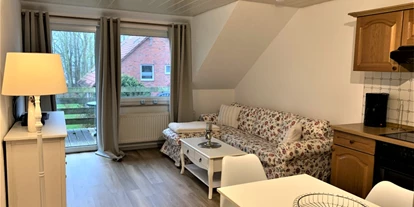 Monteurwohnung - Bettwäsche: Bettwäsche gegen Gebühr - Deutschland - Wohnküche mit Zugang zum Balkon - LÜTJE DEERN: 1 Schlafzimmerwohnung mit Platz für bis zu 3 Personen