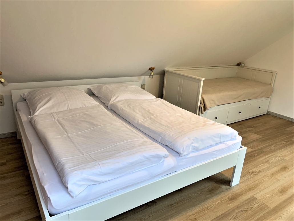 Monteurwohnung - Kaffeemaschine - Wilhelmshaven - Doppelbett und Einzelbett vorhanden - LÜTJE DEERN: 1 Schlafzimmerwohnung mit Platz für bis zu 3 Personen