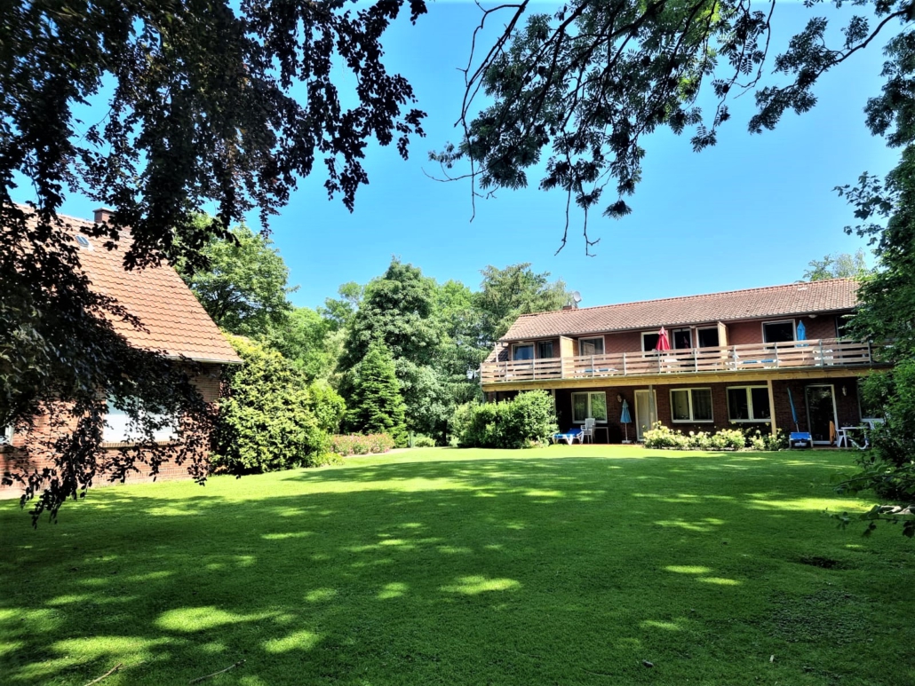 Monteurzimmer: Außenansicht Schol Huus - LÜTJE DEERN: 1 Schlafzimmerwohnung mit Platz für bis zu 3 Personen