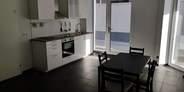 Monteurwohnung - Küche: Küchenmitbenutzung - Essbereich Apartment 11 - DONAU HOME