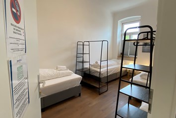 Monteurwohnung: Schlafzimmer für drei Personen - Monteurwohnungen bei Wien