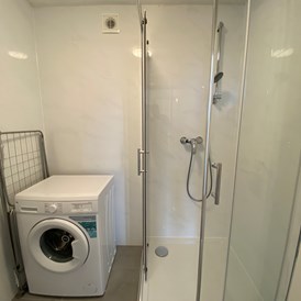 Monteurwohnung: Dusche + Waschmaschine - Monteurwohnungen bei Wien