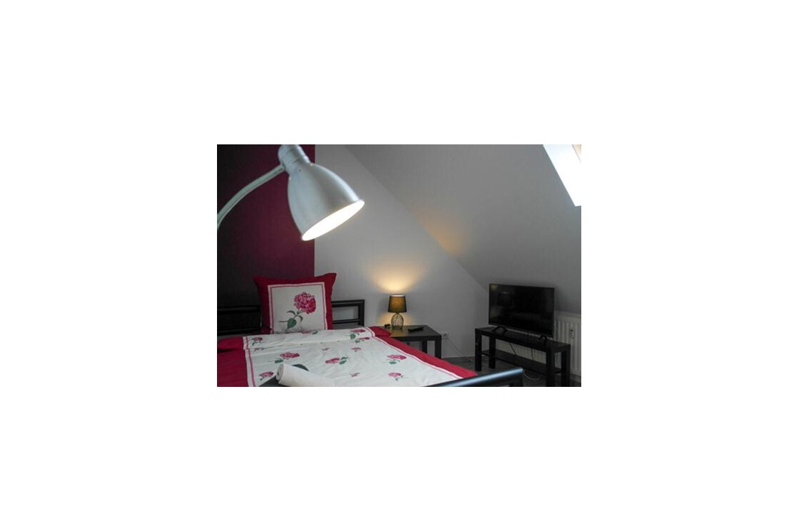 Monteurzimmer: Zimmer NR 2. 
Kleines gemütliches Zimmer mit Doppelbett (140x200 cm)  - Pension WG-GEICH