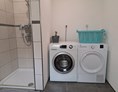 Monteurwohnung: Bad mit Waschmaschine und Trockner - Monteurwohnung Mohr