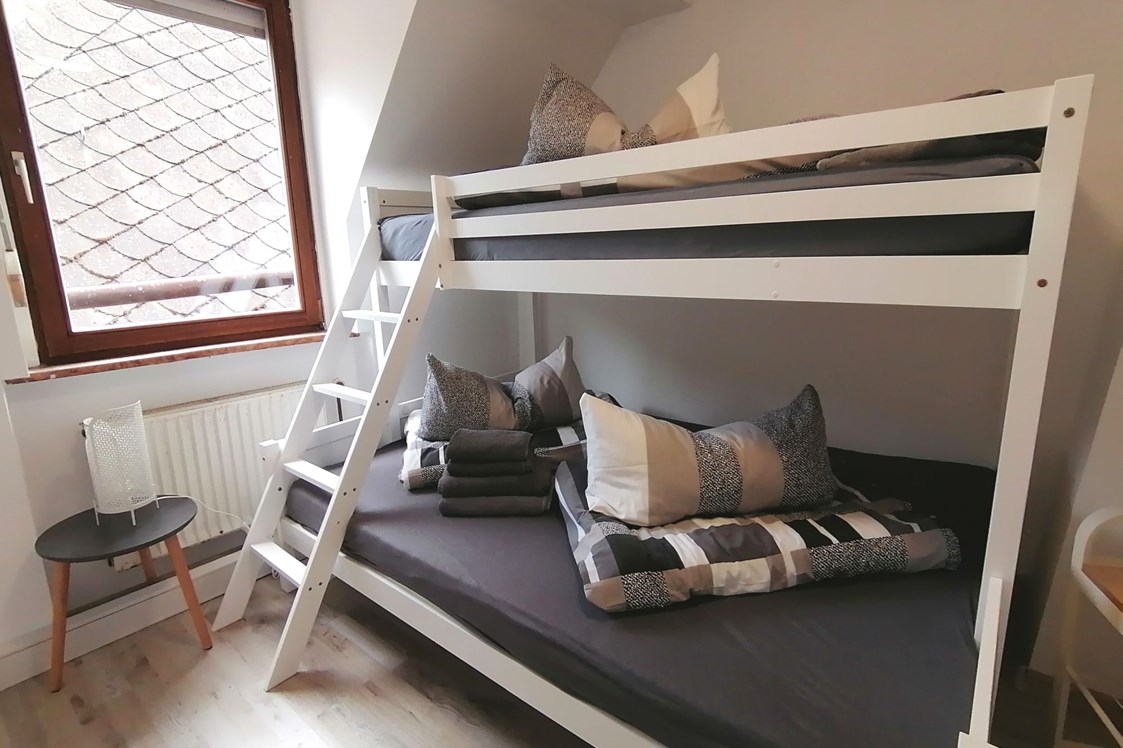 Monteurzimmer: Ferienhaus Moselfels für 2-8 Personen in 4 Schlafzimmern