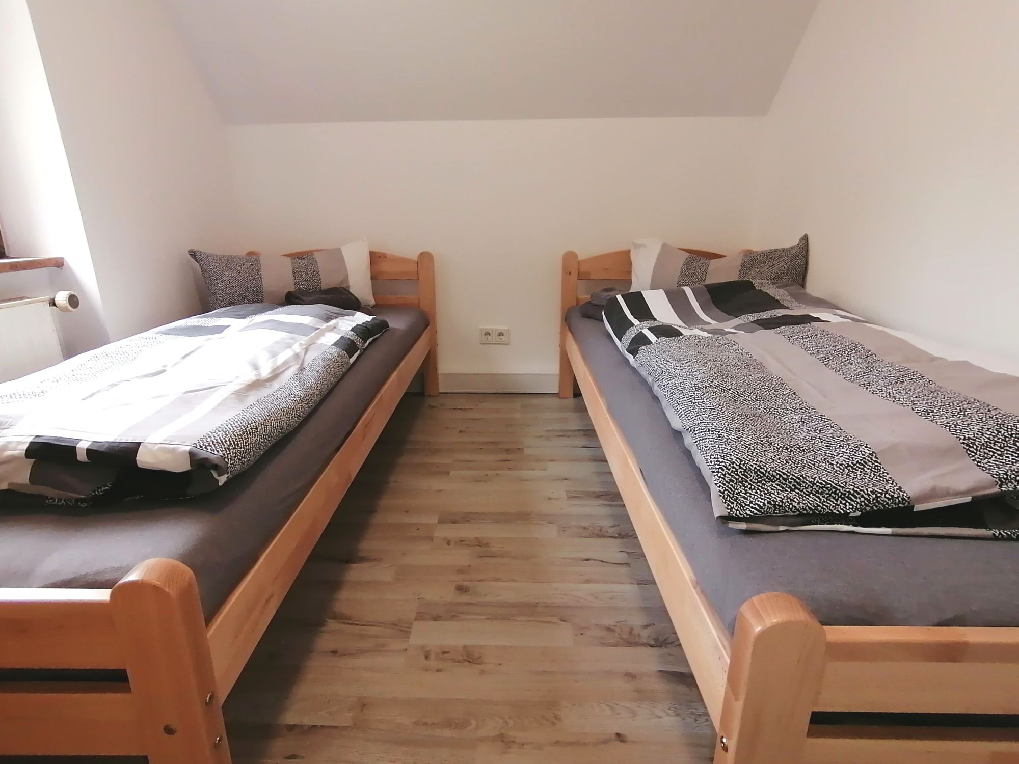 Monteurzimmer: Unterkunft für 2-7 Personen in 4 Schlafzimmern