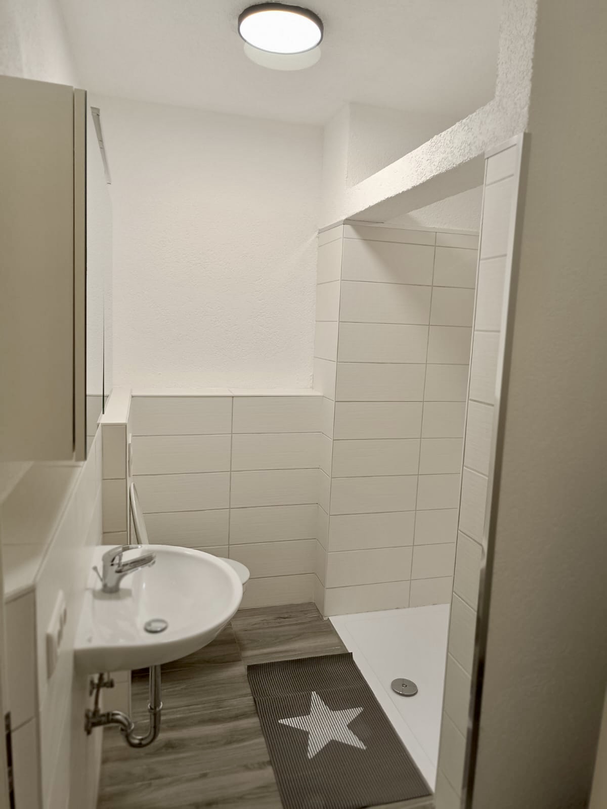 Monteurzimmer: Neu renovierte 3 Raum Wohnung 