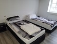 Monteurzimmer: Schlafzimmer mit 2 Einzelbetten - Fachwerkwohnung