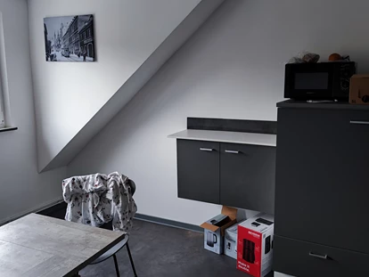 Monteurwohnung - Waschmaschine - Deutschland - HoBl 19 Gemütliches einzelnes Monteurzimmer in Hof – Ideal für Ihren Arbeitsaufenthalt!