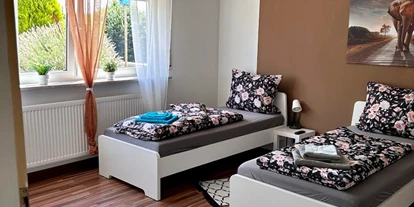 Monteurwohnung - PLZ 97342 (Deutschland) - Ferienwohnung - malerischem Ausblick / max. 5 Pers. / Parkplatz / WLAN / A7 - 3 Min.