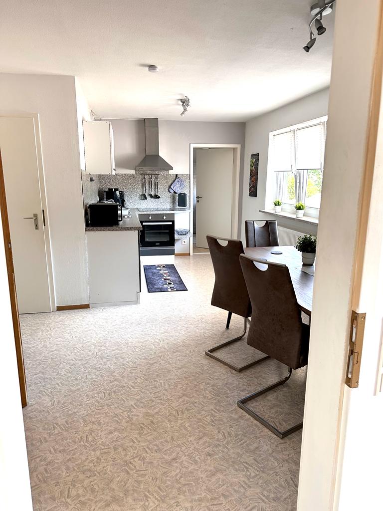 Monteurwohnung - Bettwäsche: Bettwäsche inklusive - Bayern - Ferienwohnung - malerischem Ausblick / max. 5 Pers. / Parkplatz / WLAN / A7 - 3 Min.