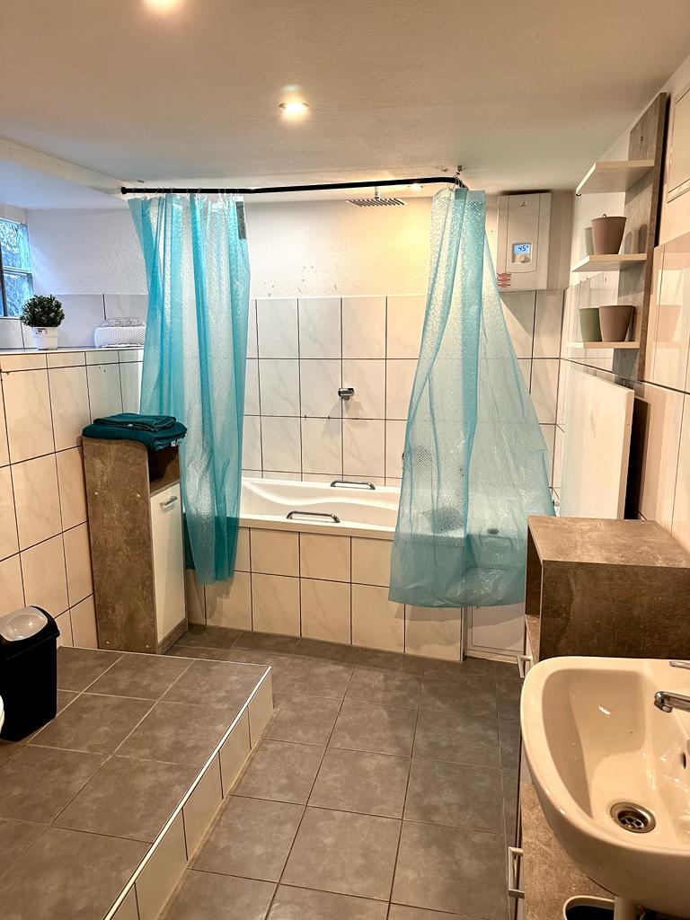 Monteurwohnung - Bettwäsche: Bettwäsche inklusive - Bayern - Ganzes Haus / 9 Pers. / WLAN / 