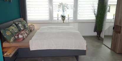 Monteurwohnung - Uslar - Schlafzimmer für 2 Personen - Ferienwohnung Suite für Service Mitarbeiter, Monteure, komplett ausgestattet