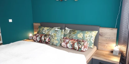 Monteurwohnung - Uslar - Doppelbett Schlafzimmer - Ferienwohnung Suite für Service Mitarbeiter, Monteure, komplett ausgestattet