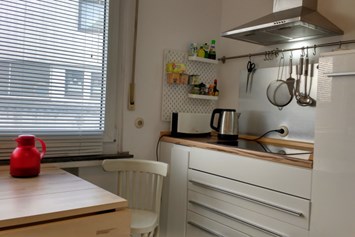 Monteurzimmer: Küche (Teilansicht). - 5-Zimmer-Wohnung
